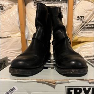 Gently worn with box Frye Veronica Back Zip short boot in black size 11M